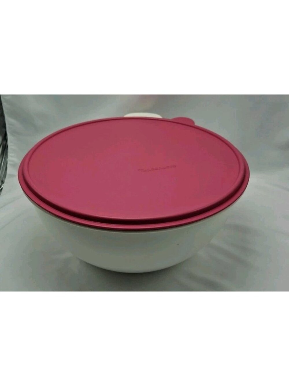 Tupperware Thatsa Bowl White ~ #2539 Large 32 Cups Fix N Mix -PINK Lid, 2540ATup